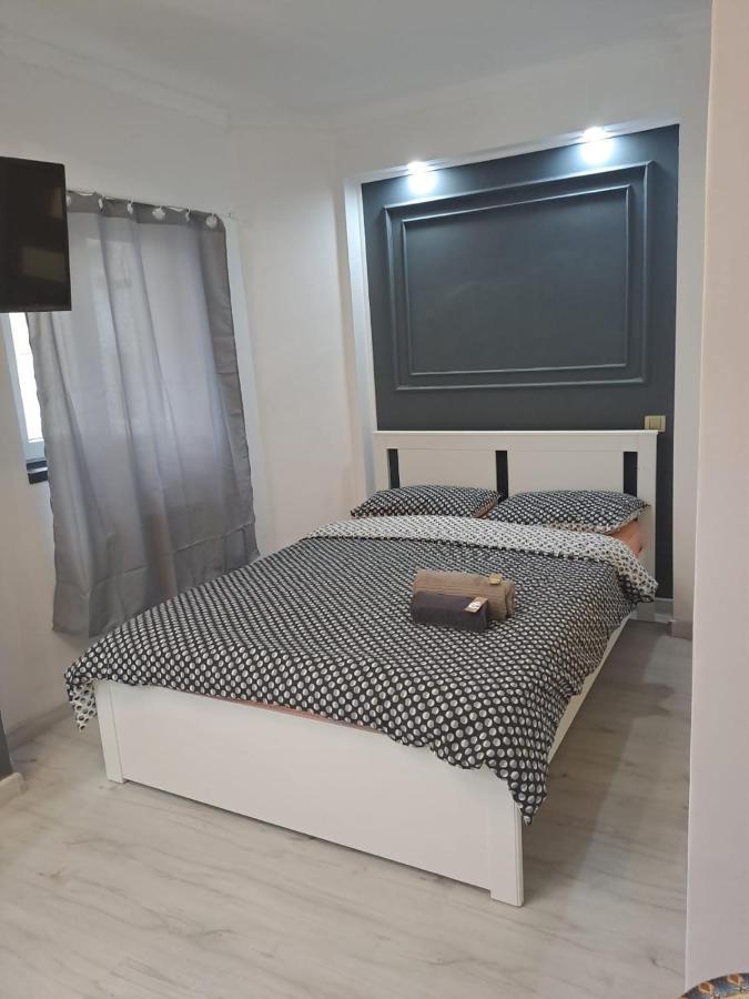 Apartamento Deluxe Studio Oldtown Bucarest Exterior foto